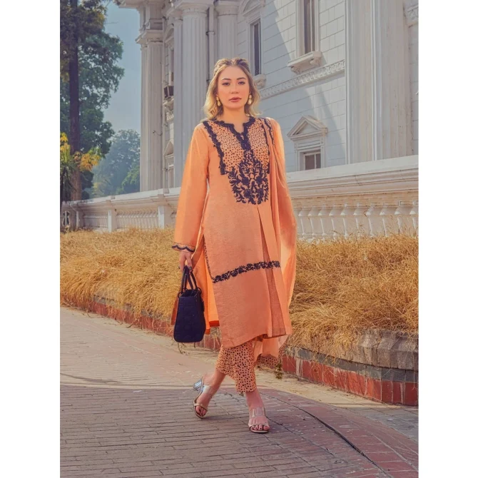 A-Meenah | Qazaq Luxury Pret FW/22 | 05 Noor Gul